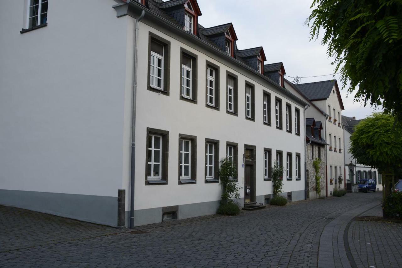 Stiftsherrenhaus Münstermaifeld Buitenkant foto